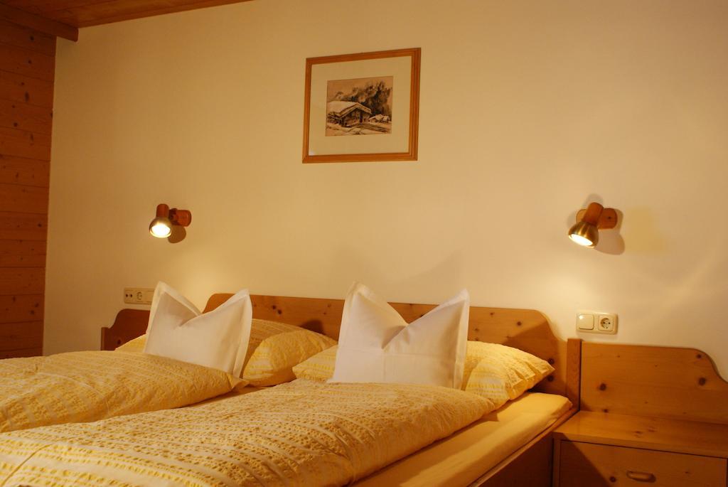Haus Gstueat Apartment Lech am Arlberg Cameră foto